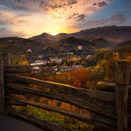 Magical Moments, Hot Tub, Wifi, 1089 Free Tickets Each Paid Day, Dollywood And More Gatlinburg Extérieur photo