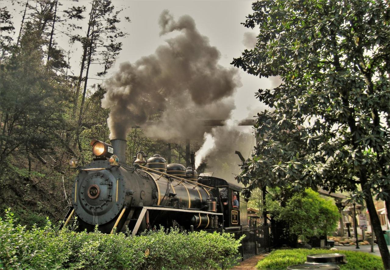 Magical Moments, Hot Tub, Wifi, 1089 Free Tickets Each Paid Day, Dollywood And More Gatlinburg Extérieur photo